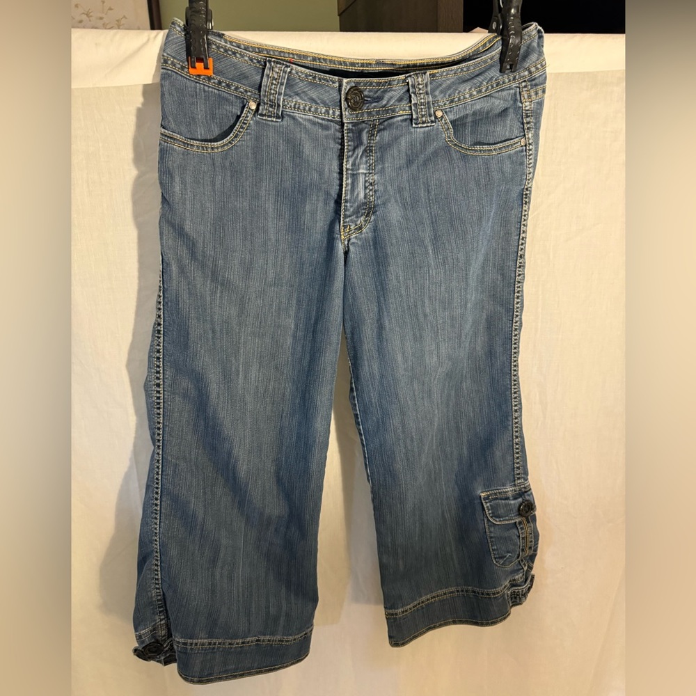 Christopher Blue Jean capris size 12. Dark‎ wash multiple pockets